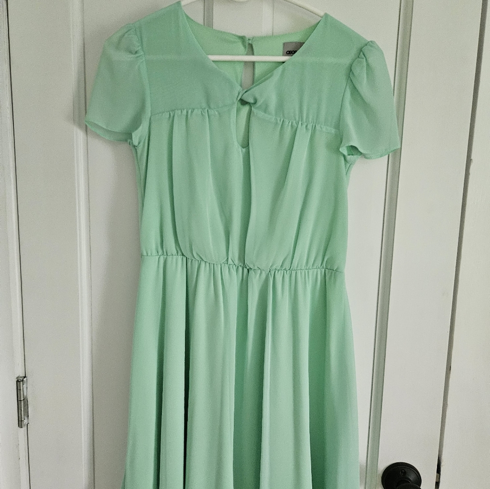 Light and airy sage dress. Button clasp in back with slighy "V" keyhole front.